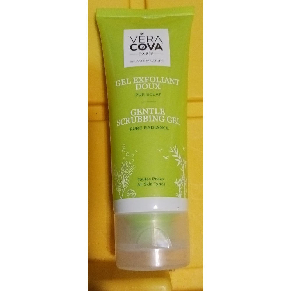 NEW Vera Cova Pure Radiance Gentle Scrubbing Gel for All Skin Types